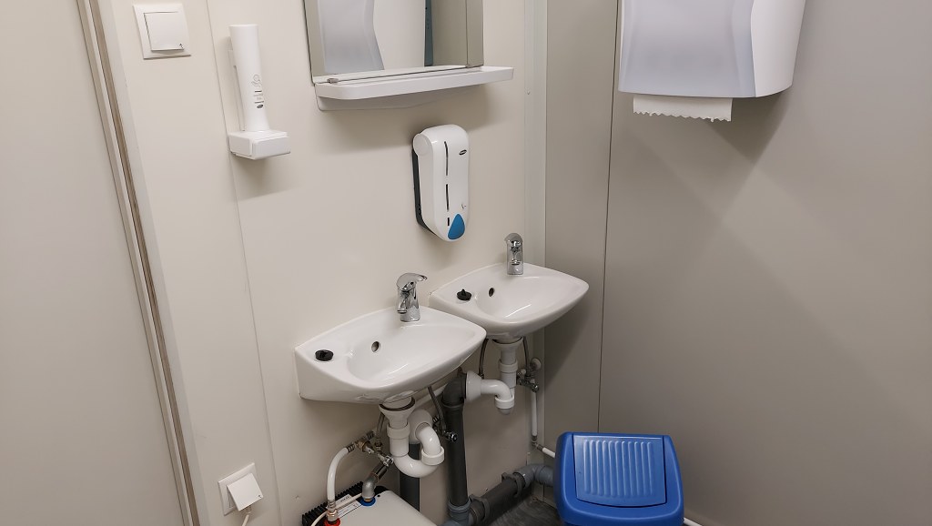 VŘEJNÉ wc v Neubachu u Lungötz