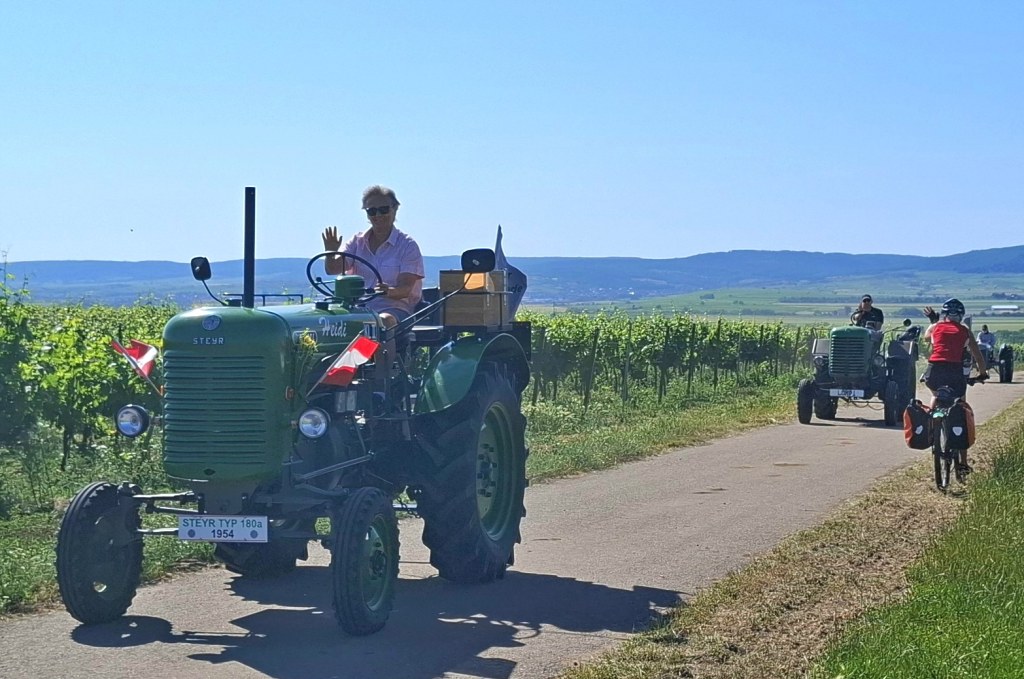 Spanilá jízda. Traktorová